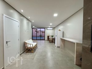 Image 6 - 881095