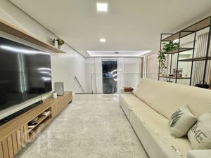 Image 28 - 881095