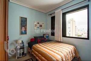 Image 9 - 881102