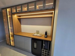 Image 10 - 881107