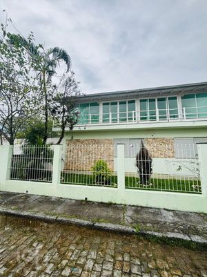 Image 11 - 881108