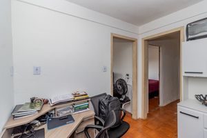 Image 8 - 881115
