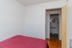 Image 18 - 881115