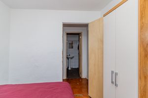 Image 19 - 881115