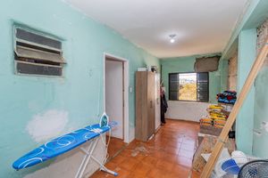 Image 23 - 881115