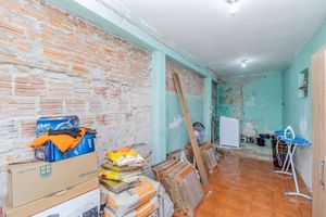 Image 24 - 881115