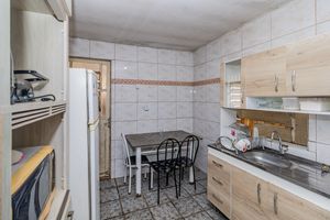 Image 27 - 881115
