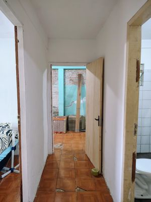Image 7 - 881115