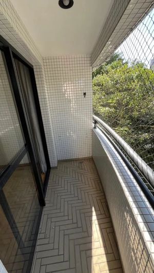 Image 13 - 881116
