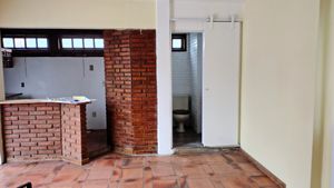 Image 11 - 881120