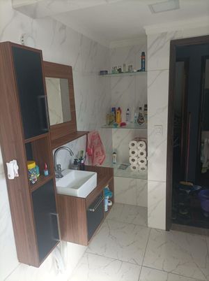 Image 8 - 881122