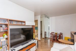 Image 7 - 881167