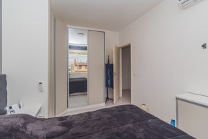 Image 10 - 881169