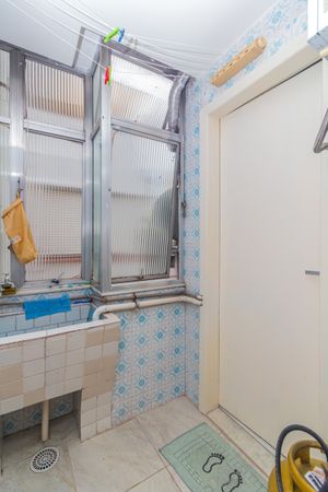 Image 16 - 881169