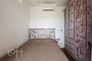 Image 16 - 881172