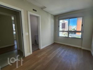 Image 11 - 881177