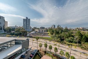 Image 6 - 881179