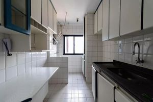 Image 9 - 881181