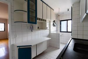Image 10 - 881181