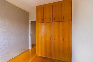 Image 15 - 881181