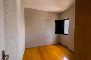 Image 16 - 881181