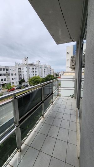 Image 7 - 881186