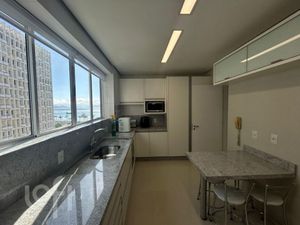 Image 7 - 881192