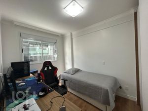 Image 25 - 881192