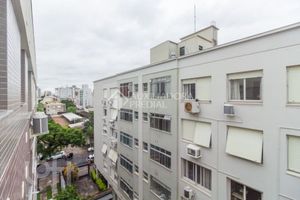 Image 10 - 881193