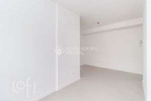 Image 9 - 881193