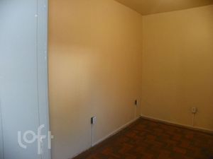 Image 4 - 881195