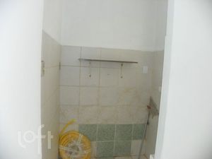 Image 11 - 881195