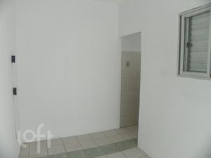 Image 10 - 881195