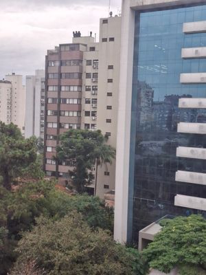 Image 10 - 881196