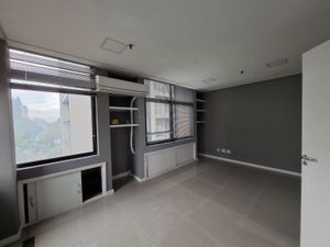 Image 6 - 881196