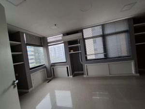 Image 3 - 881196
