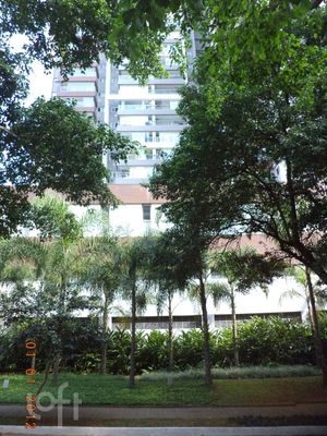 Image 6 - 881204