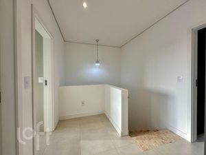 Image 4 - 881206