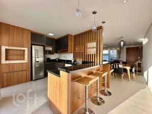 Image 21 - 881206