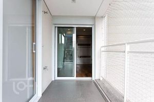 Image 10 - 881212