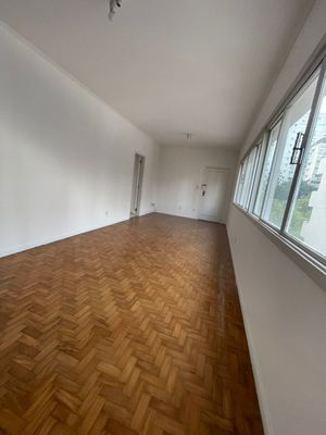Image 1 - 881216