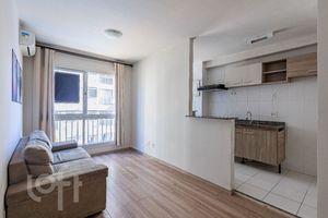 Image 4 - 881217