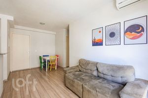 Image 1 - 881217