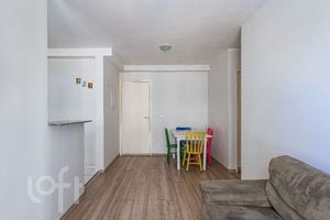 Image 3 - 881217