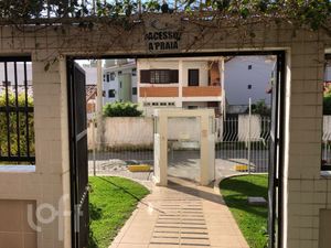 Image 17 - 881218
