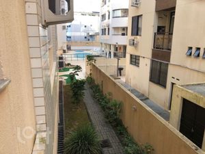Image 12 - 881218