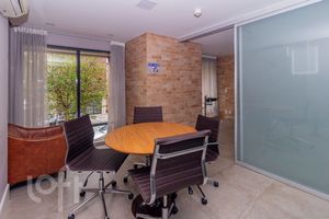 Image 32 - 881220