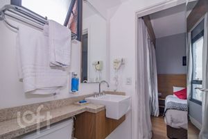 Image 9 - 881220