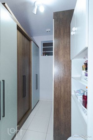 Image 28 - 881221