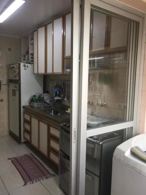 Image 11 - 881222